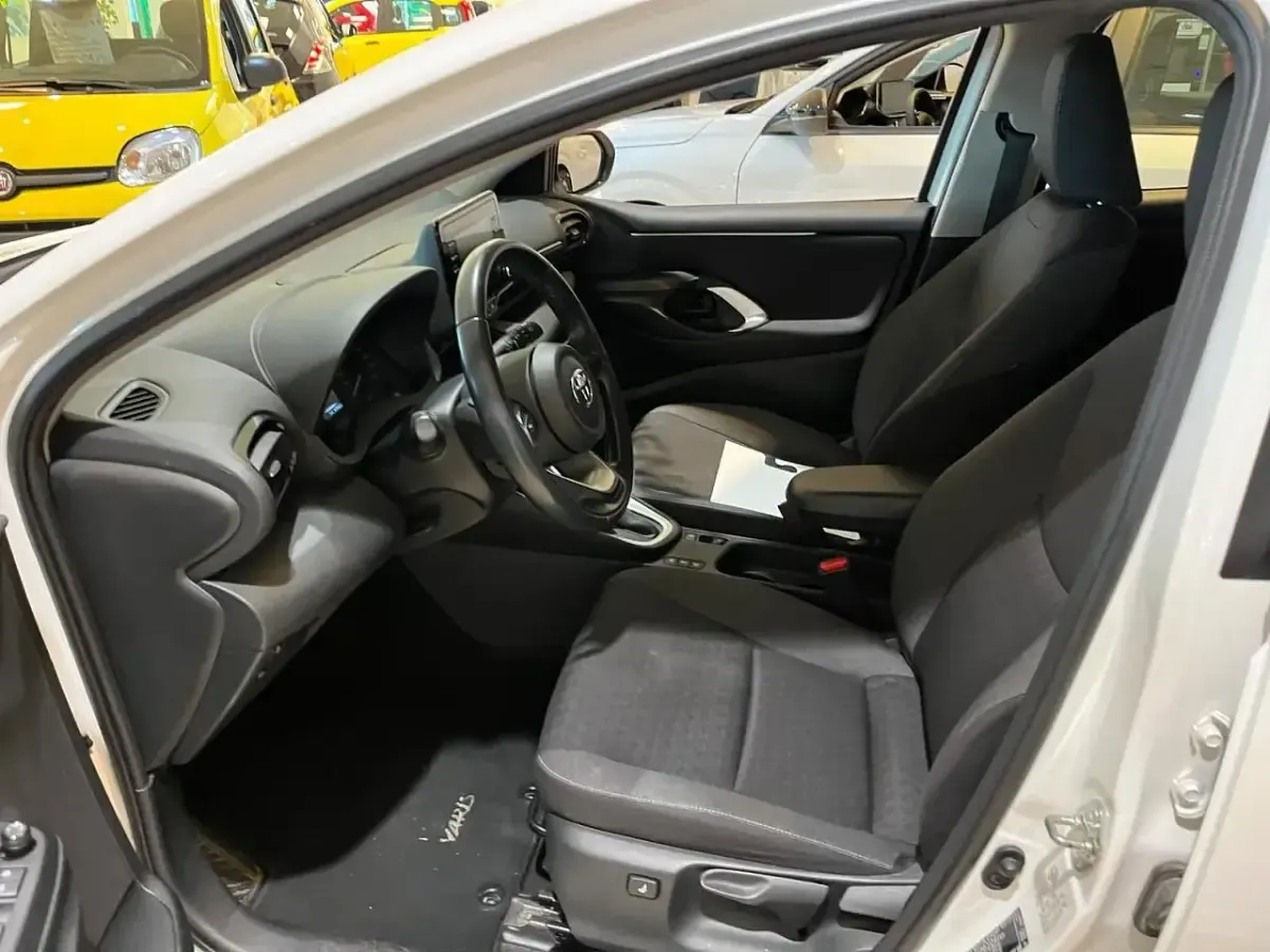 Usata Toyota Yaris Business Edition 92 CV (67 kW) 2023 Bianco Utilitaria