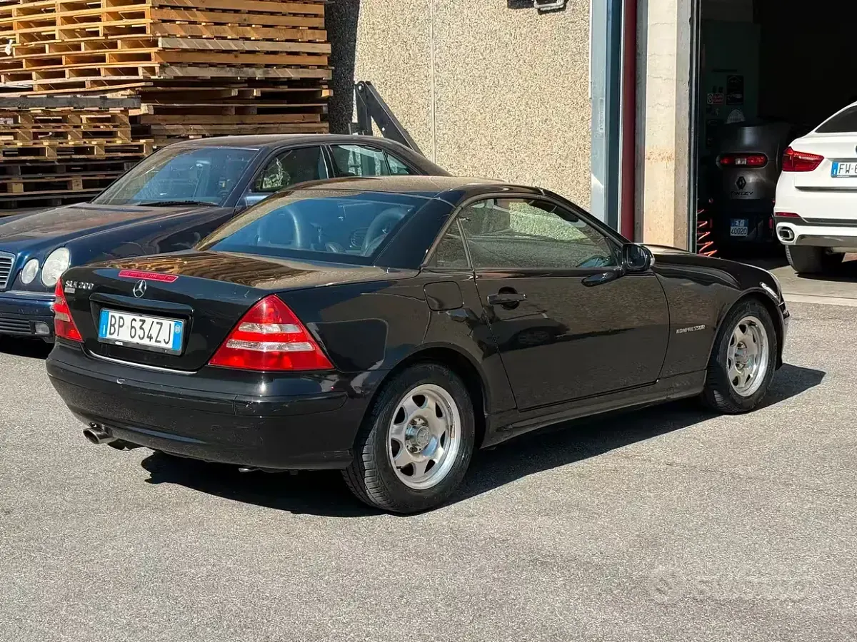Usata Mercedes SLK200 163 CV (119 kW) 2001 Nero Cabrio