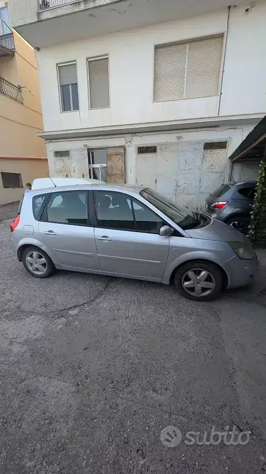 Usata Renault Scénic II 106 CV (77 kW) 2007 Monovolume