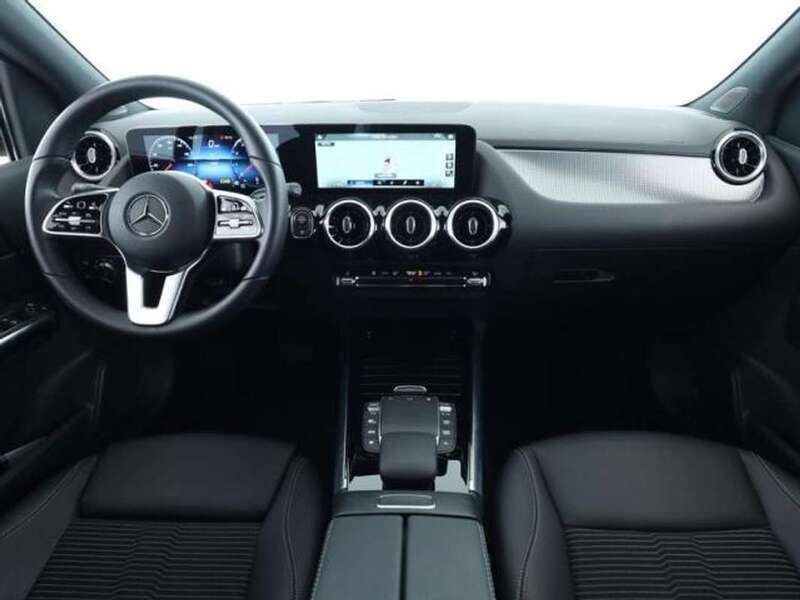Usato 2022 Mercedes B180 1.3 Benzin 136 CV (27.900 €)