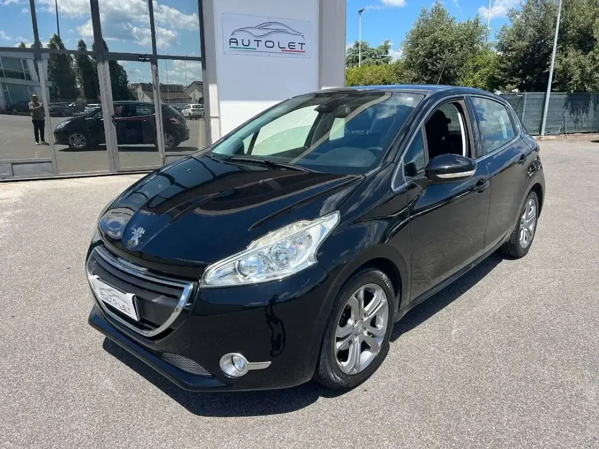 Usata Peugeot 208 Allure 82 CV (60 kW) 2014 Nero Utilitaria