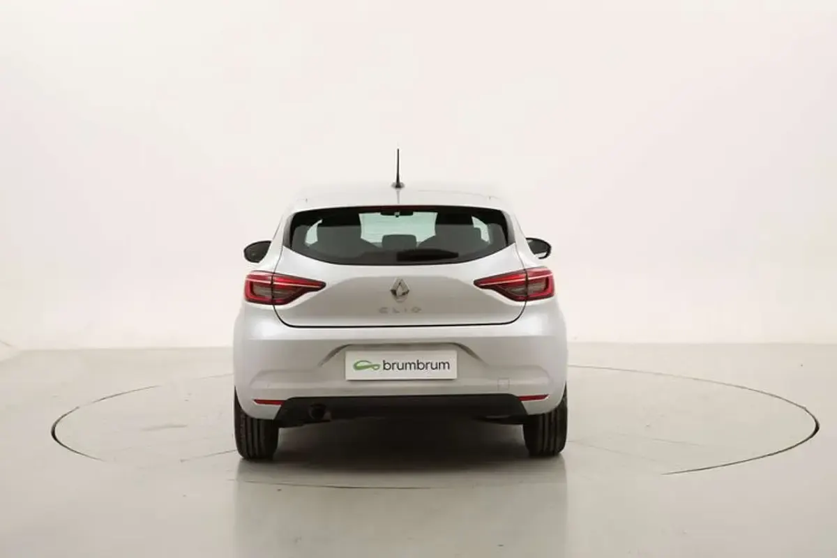 Begagnad Renault Clio V Equilibre 91 HK (66 kW) 2023 Silver Halvkombi