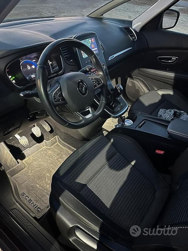 Usata Renault Scénic IV 120 CV (88 kW) 2019 Rosso Monovolume