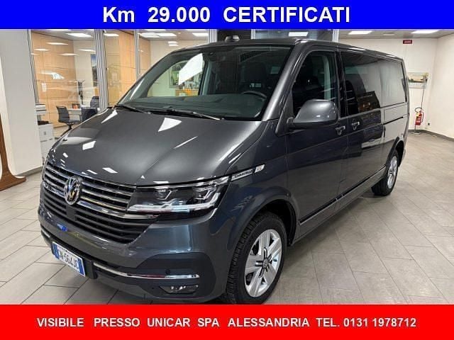 Usata VW Caravelle 150 CV (110 kW) 2023 Grigio scuro Furgone