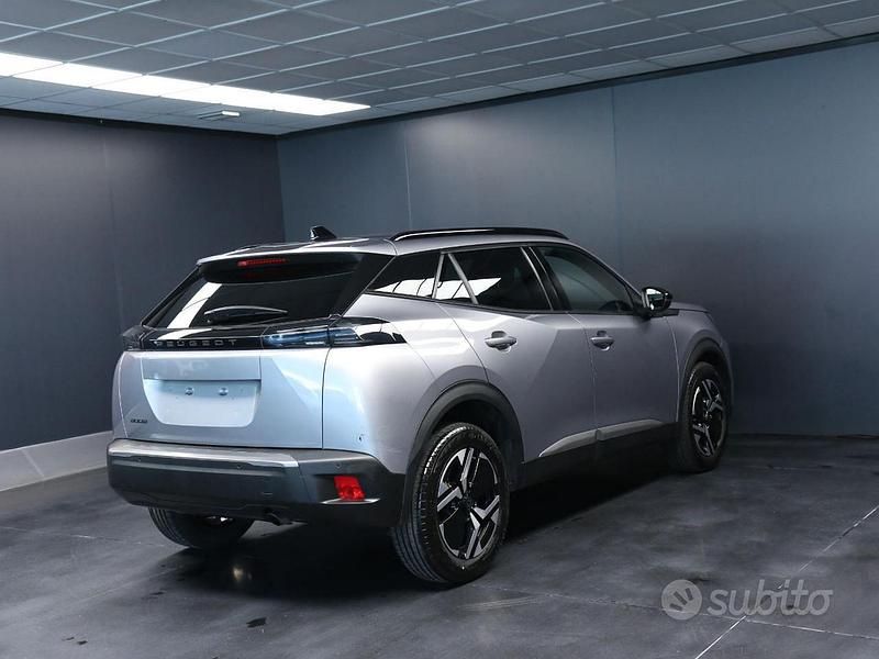 Usata Peugeot 2008 Allure 101 CV (74 kW) 2024 Grigio SUV