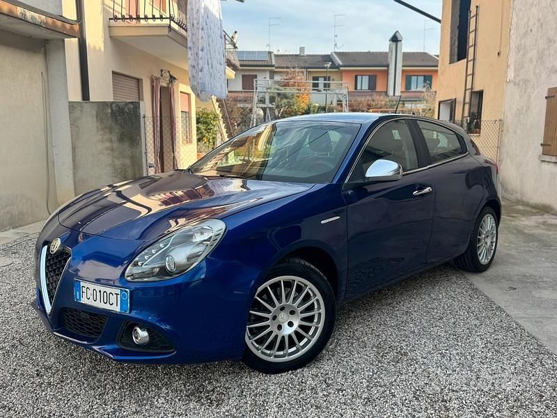 Usata 2015 Alfa Romeo Giulietta Tre volumi | 7300 € (Buon prezzo) - Immagine 1/4