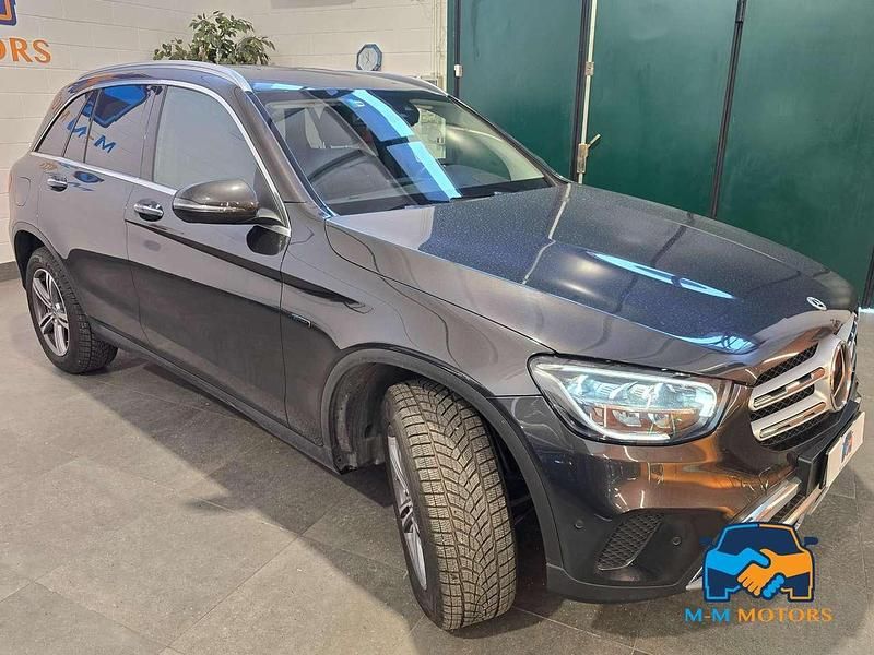 Begagnad Mercedes GLC300e Business 211 HK (155 kW) 2021 Grå SUV