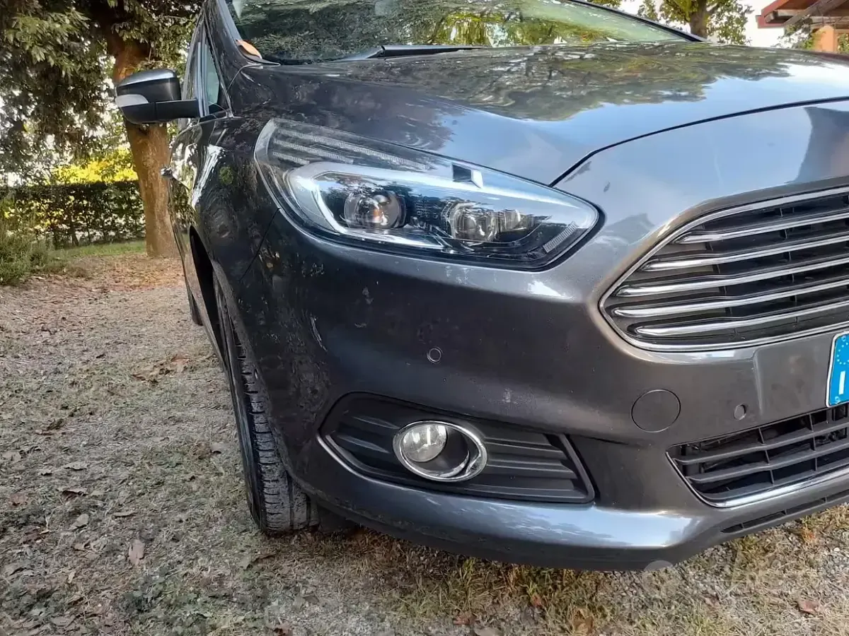Begagnad Ford S-MAX S 150 HK (110 kW) 2016 Minibuss