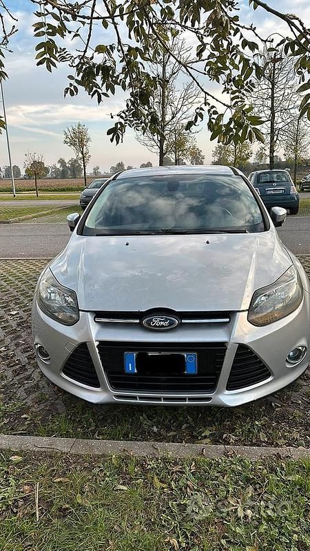 Usata Ford Focus 120 CV (88 kW) 2012 Grigio Berlina
