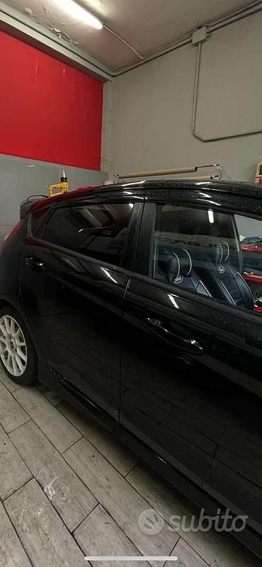 Usata Ford Fiesta 60 CV (44 kW) 2011 Nero Utilitaria