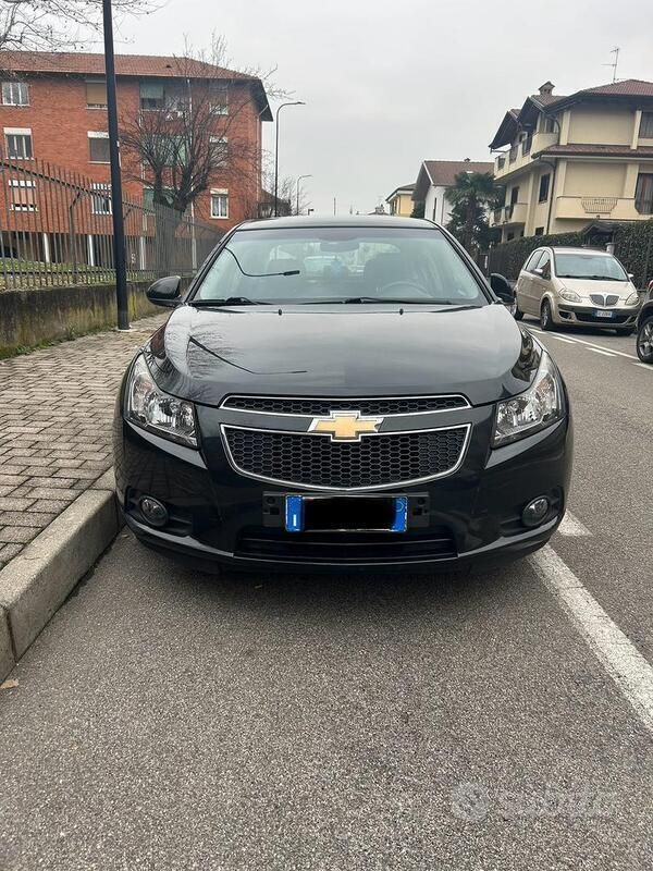 Usata 2013 Chevrolet Cruze Tre volumi | 2500 € (Super prezzo) - Immagine 1/4