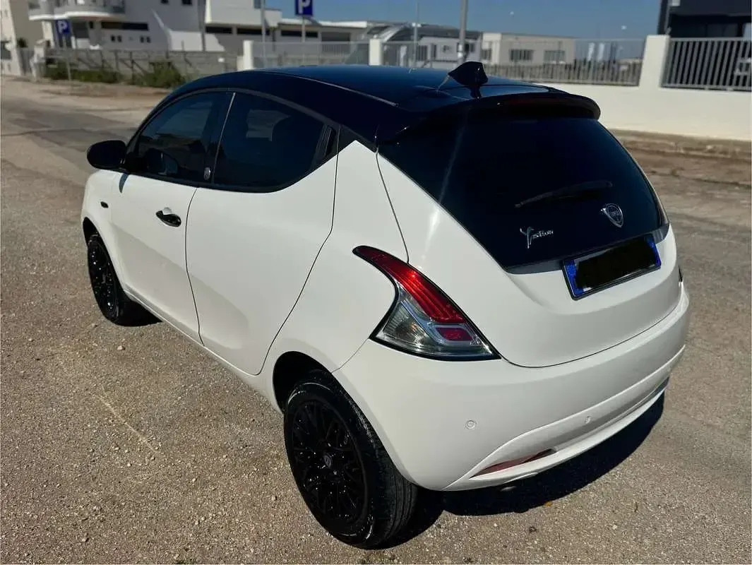 Usata Lancia Ypsilon 80 CV (58 kW) 2015 Utilitaria