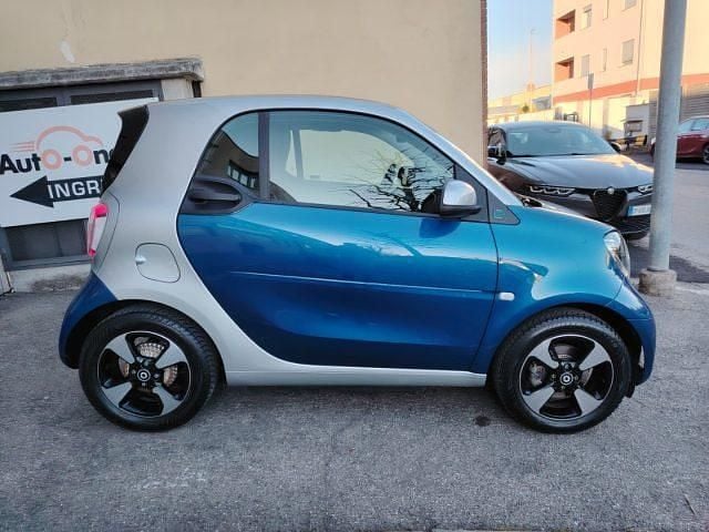 Usata Smart ForTwo Electric Drive Prime 41 kW (56 CV) 2021 Blu brillante metallizzato Utilitaria