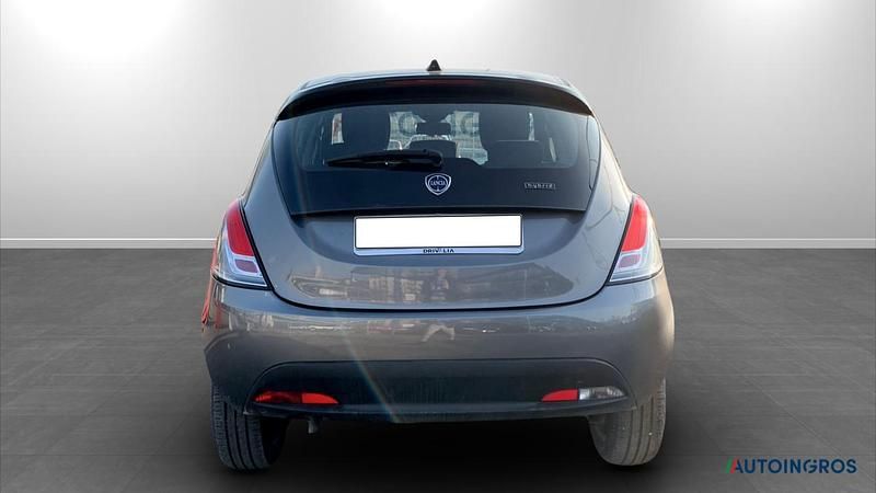 Usata Lancia Ypsilon Silver 69 CV (50 kW) 2023 Grigio Utilitaria