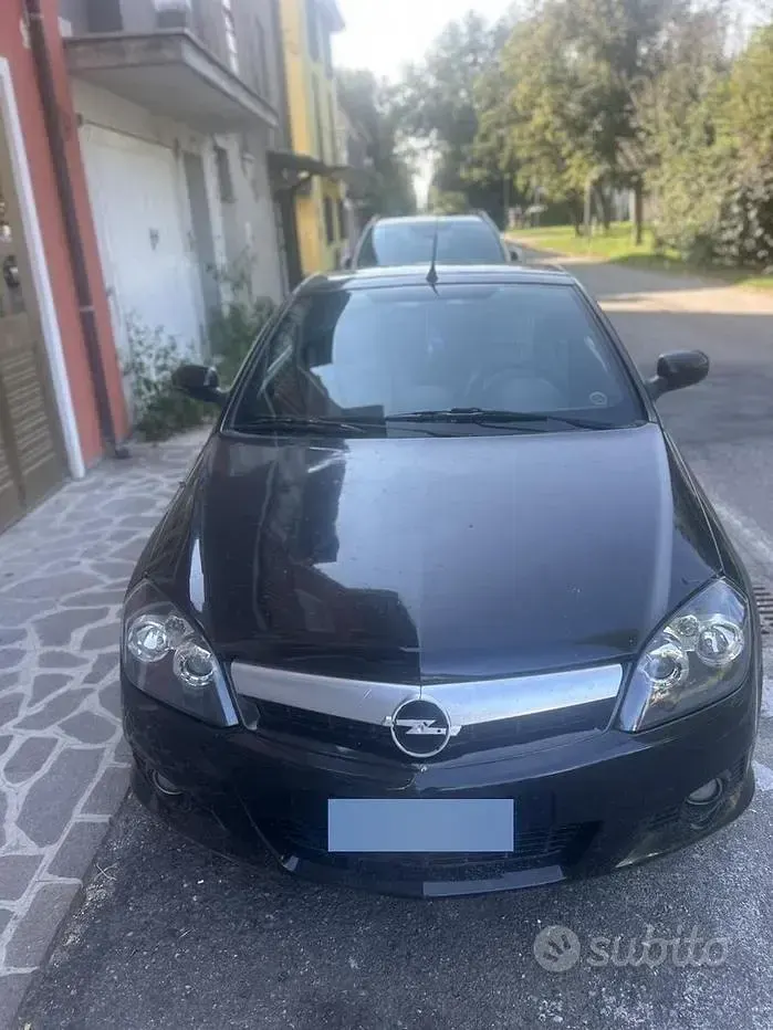 Usata Opel Tigra 90 CV (66 kW) 2006 Nero Cabrio