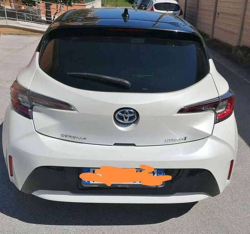 Usata Toyota Corolla Style 98 CV (72 kW) 2019 Bianco Berlina