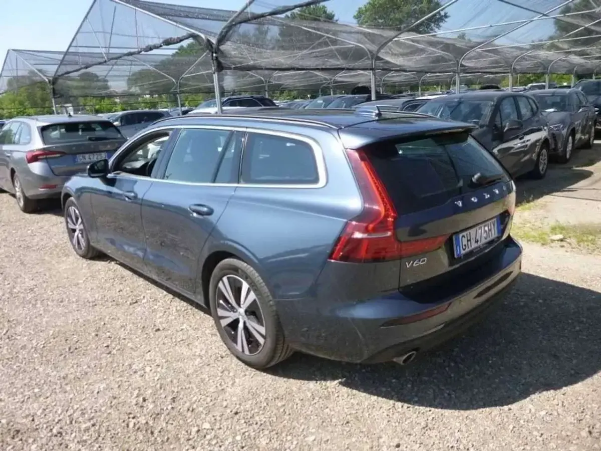 Usata Volvo V60 Business Edition 197 CV (144 kW) 2021 Blu denim metallizzato Station wagon