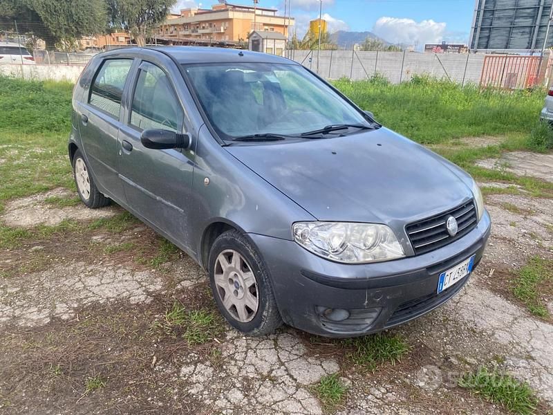 Usata Fiat Punto Active 69 CV (50 kW) 2004 Blu Utilitaria