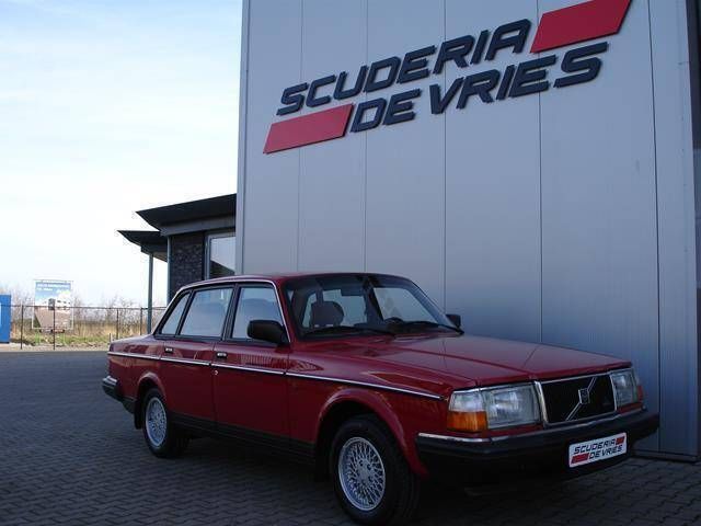 Rosso Usata 1990 Volvo 240 Standard Tre volumi | 17.950 € - Immagine 1/4