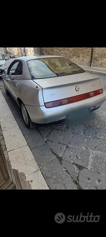 Usata Alfa Romeo GTV 150 CV (110 kW) 1998 Grigio Coupé