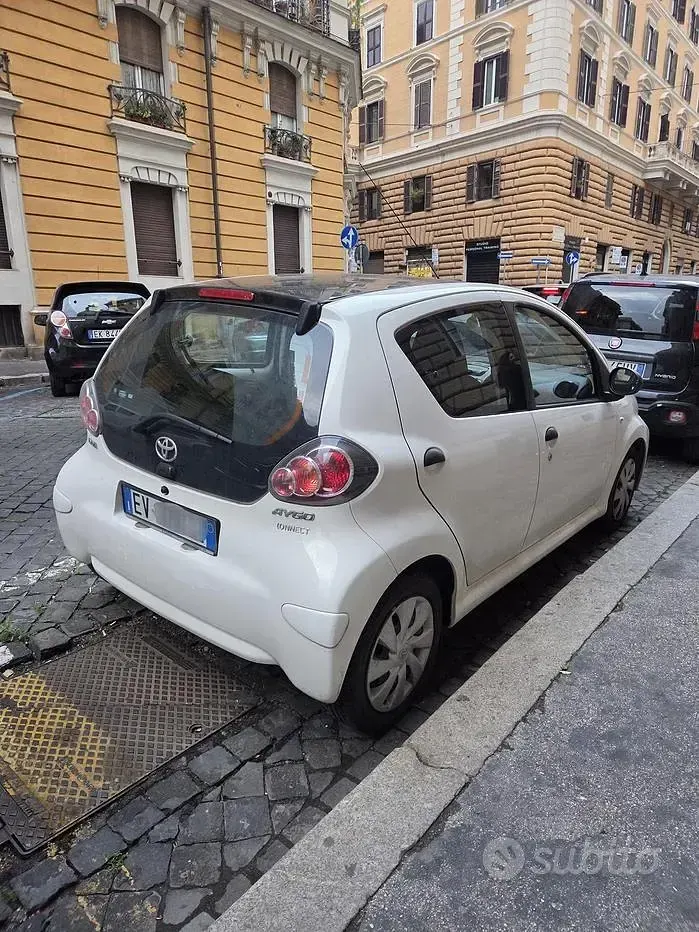 Usata Toyota Aygo Connect Style 68 CV (50 kW) 2014 Bianco Utilitaria