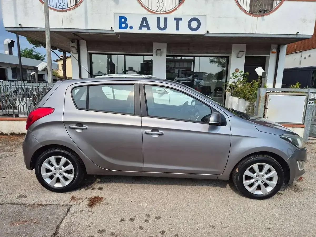 Usata Hyundai i20 75 CV (55 kW) 2013 Grigio Utilitaria