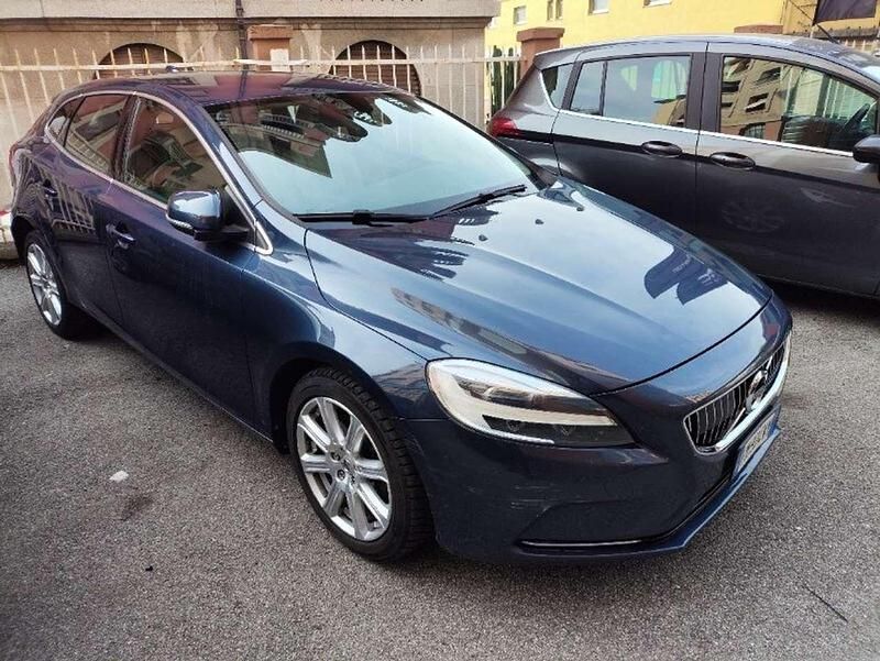 Usata Volvo V40 Inscription 120 CV (88 kW) 2018 Grigio metallizzato Berlina