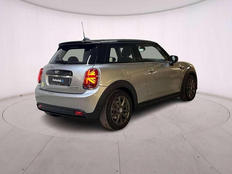 Usata Mini Cooper SE 135 kW (184 CV) 2023 Melting silver iii Utilitaria