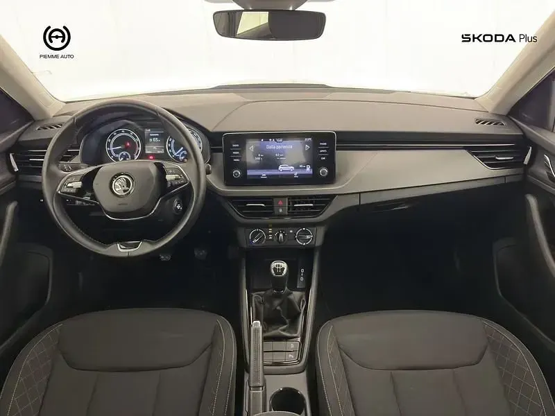 Usado Skoda Kamiq Ambition 95 CV (69 kW) 2023 Gris SUV