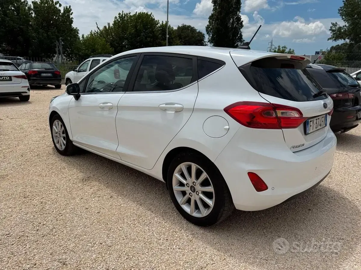 Usata Ford Fiesta Titanium 75 CV (55 kW) 2020 Bianco Utilitaria