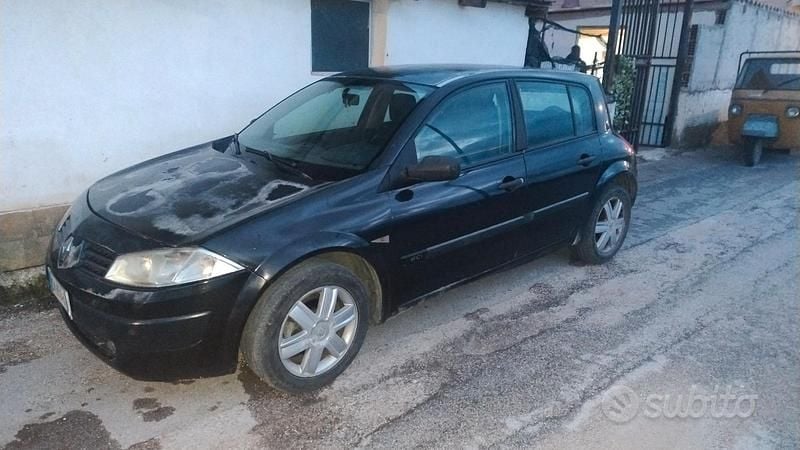 Usata Renault Mégane II 100 CV (73 kW) 2004 Blu Berlina