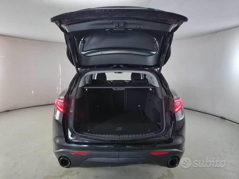 Usata Alfa Romeo Stelvio Business 180 CV (132 kW) 2018 Nero SUV