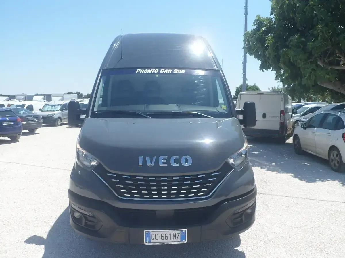 Usata Iveco Daily 179 CV (131 kW) 2021 Grigio Furgone