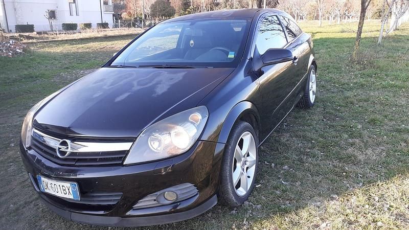 Nero Usata 2008 Opel Astra GTC Coupé | 1300 € (Buon prezzo) - Immagine 1/4