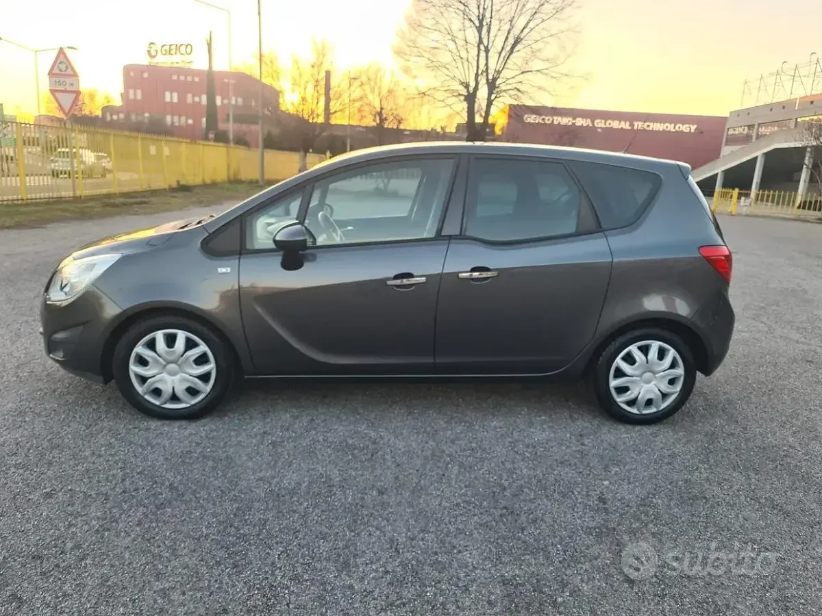 Usata Opel Meriva Cosmo 95 CV (69 kW) 2010 Grigio Monovolume