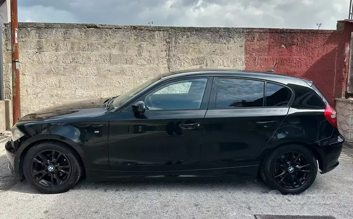 Begagnad BMW 118 Efficient Dynamics 143 HK (105 kW) 2007 Svart Halvkombi