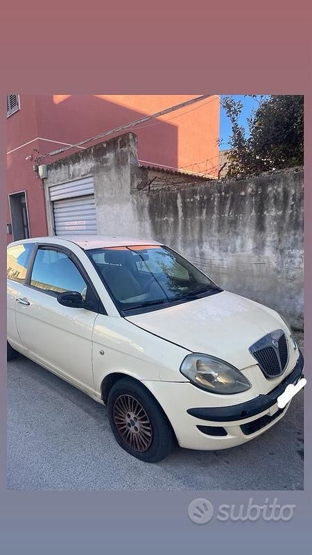 Usata Lancia Ypsilon 70 CV (51 kW) 2005 Bianco Utilitaria