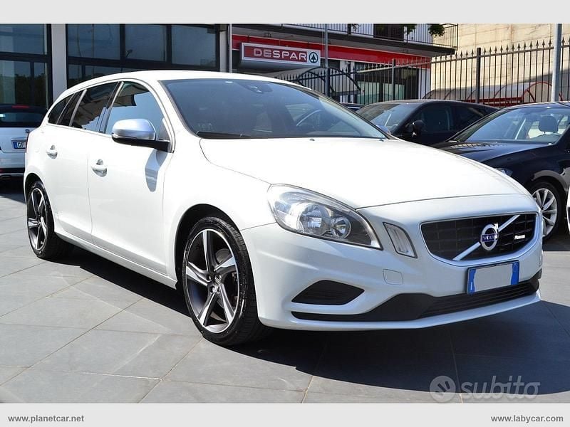 Usata Volvo V60 R-Design 136 CV (100 kW) 2013 Bianco Station wagon