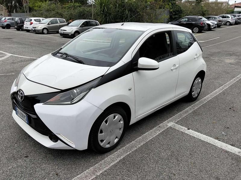 Usata Toyota Aygo X-clusiv 69 CV (50 kW) 2015 Bianco Utilitaria
