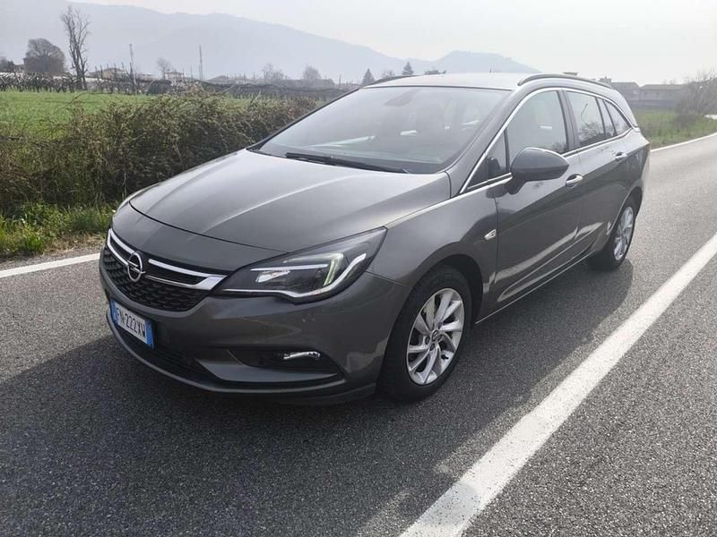 Usata Opel Astra 110 CV (80 kW) 2018 Grigio Station wagon