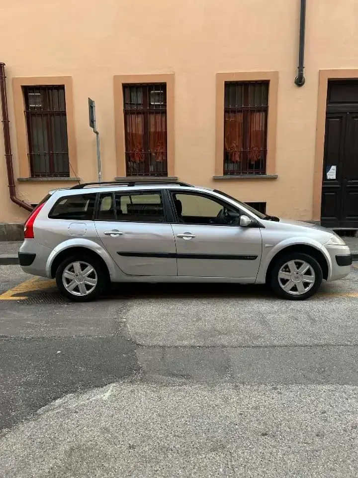 Usata Renault Mégane GrandTour Dynamique 111 CV (81 kW) 2005 Grigio Station wagon