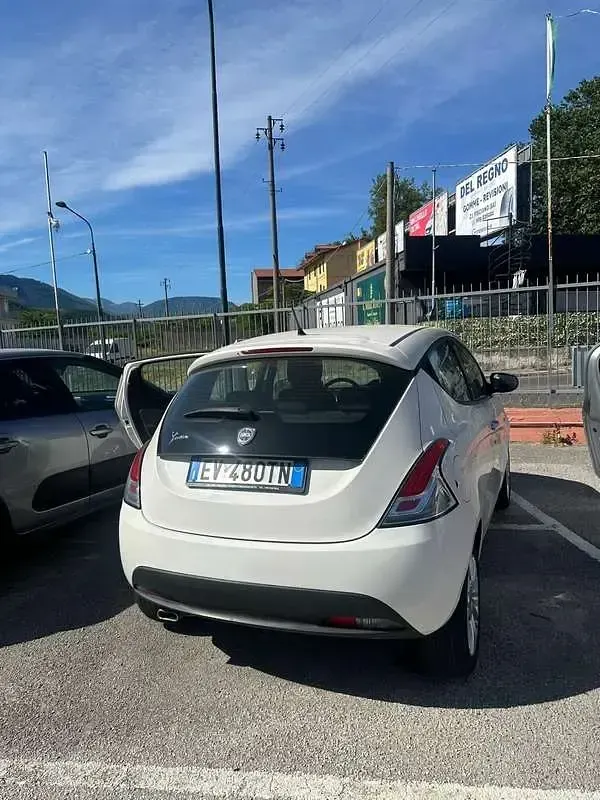 Usata Lancia Ypsilon Platinum 69 CV (50 kW) 2013 Utilitaria