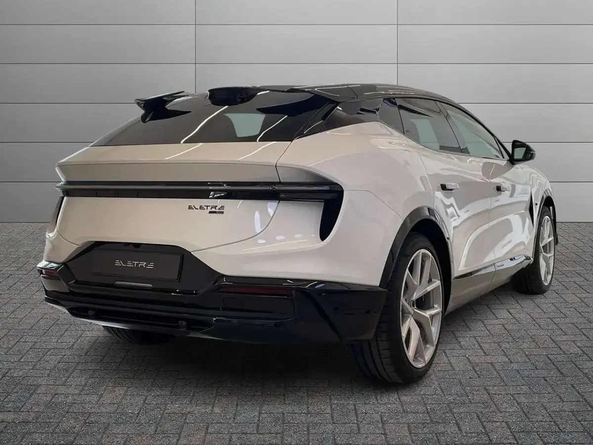 Nuova Lotus Eletre 139 kW (190 CV) 2026 Bianco akoya SUV