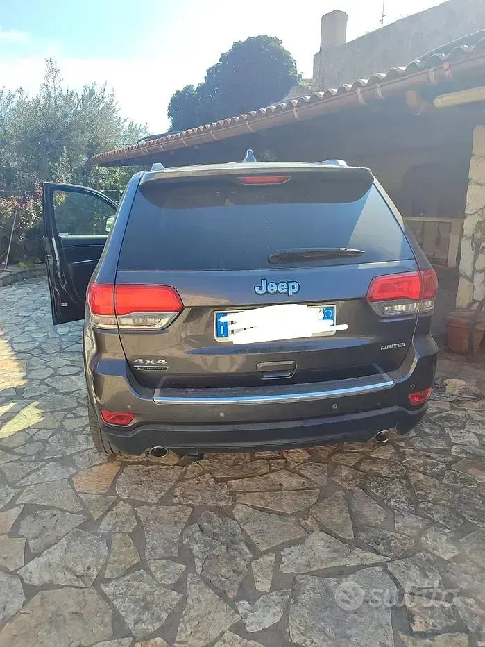 Usata Jeep Cherokee 250 CV (183 kW) 2017 Grigio SUV
