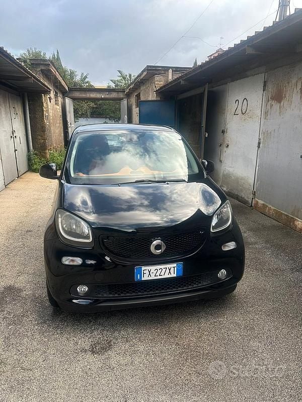 Nero Usata 2017 Smart ForFour Passion Utilitaria | 8000 € (Buon prezzo) - Immagine 1/4