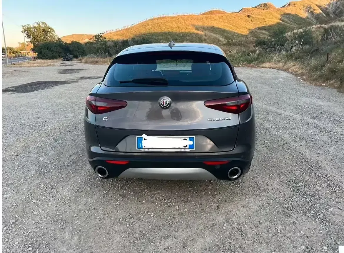 Usata Alfa Romeo Stelvio 210 CV (154 kW) 2017 Grigio SUV