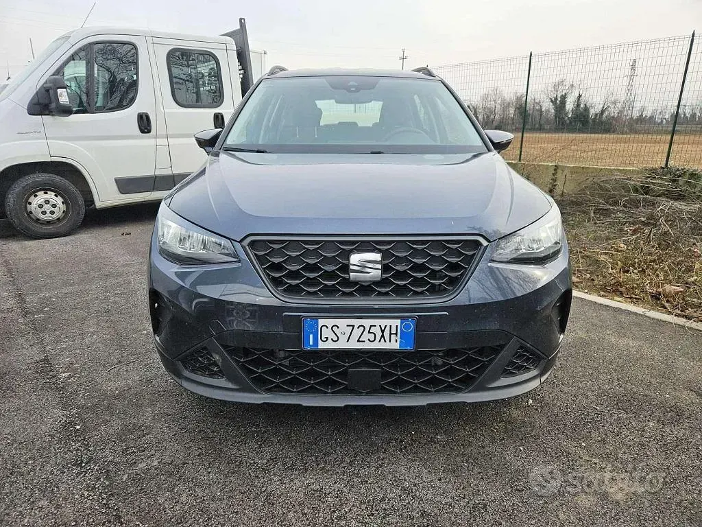 Usata Seat Arona 95 CV (69 kW) 2024 Grigio SUV