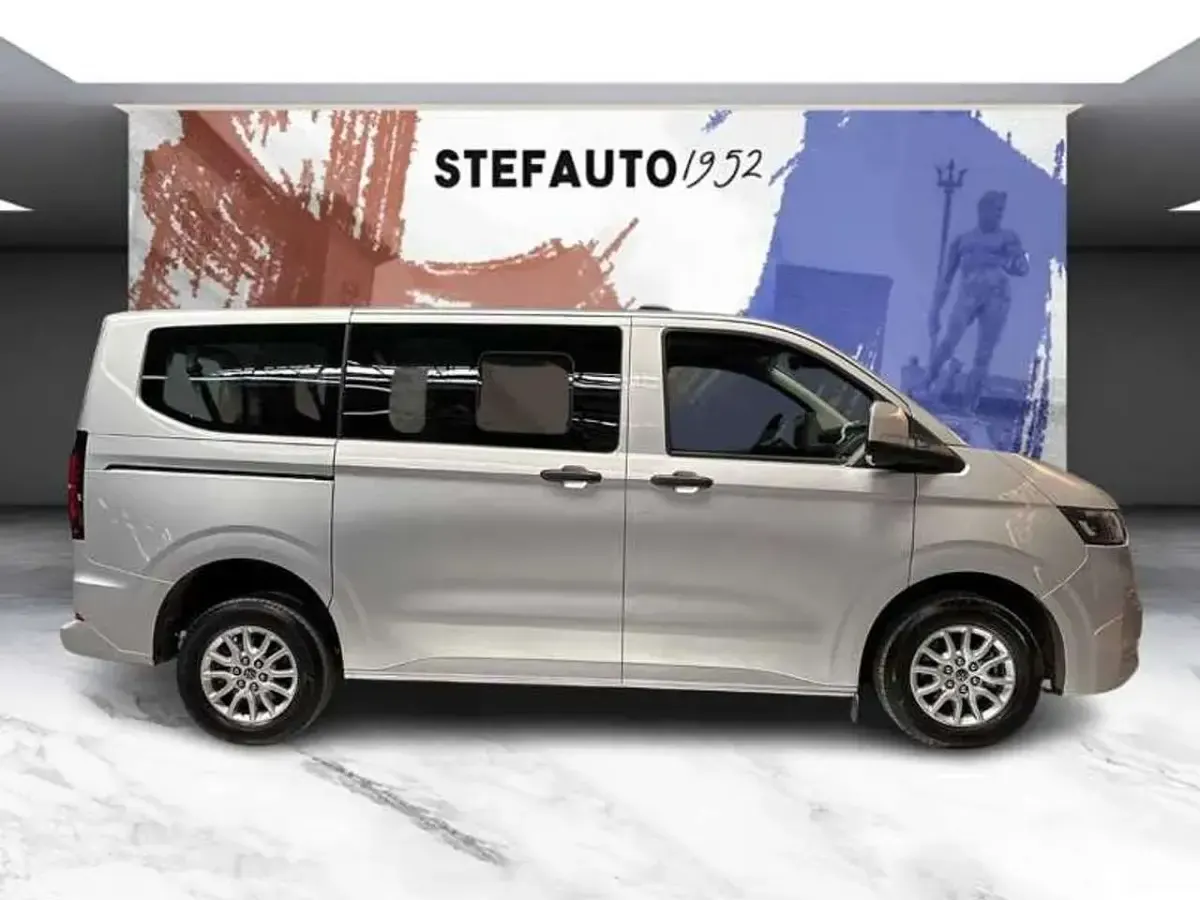 Usata VW Caravelle 150 CV (110 kW) 2025 Grigio Furgone