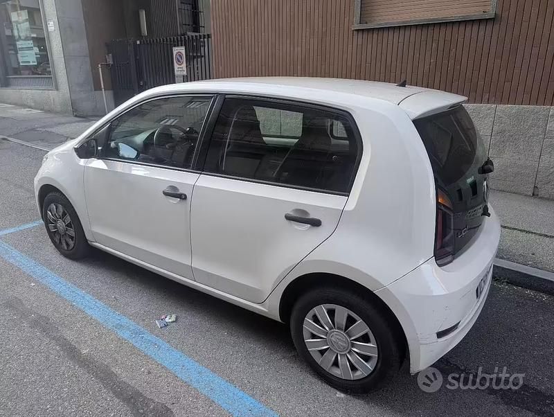 Begagnad VW up! Move 60 HK (44 kW) 2017 Vit Halvkombi