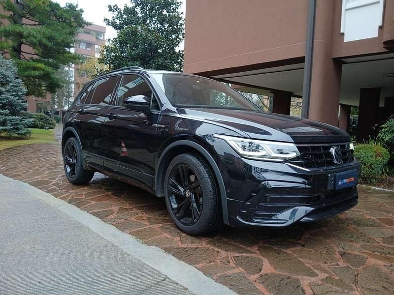 Nero Usata 2021 VW Tiguan R-line SUV | 28.800 € (Molto cara) - Immagine 1/4